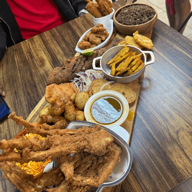 NEG PORT DE PAIX SEAFOOD PLATTER.